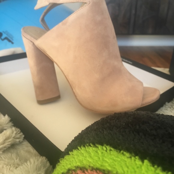 Kendall + Kylie heels - Picture 3 of 5
